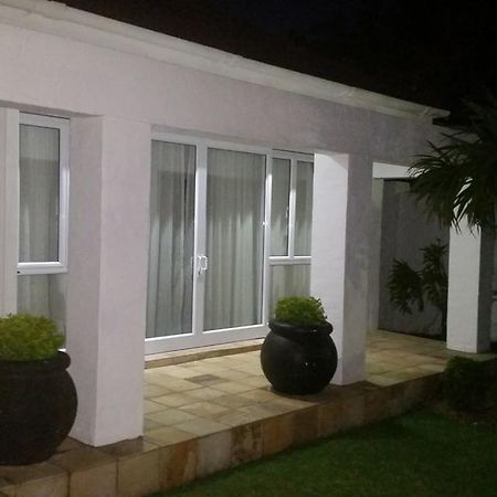 Ballina Ga-El Guesthouse ポート・エリザベス エクステリア 写真