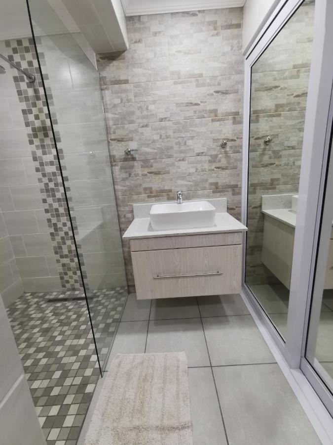 Ballina Ga-El Guesthouse ポート・エリザベス エクステリア 写真