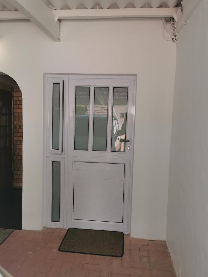 Ballina Ga-El Guesthouse ポート・エリザベス エクステリア 写真