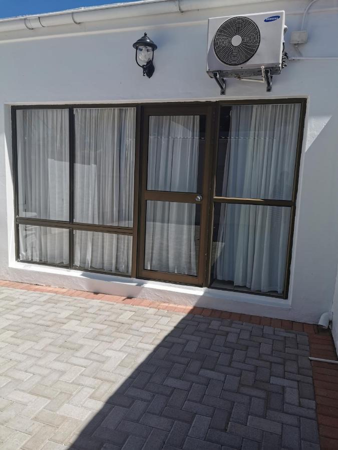 Ballina Ga-El Guesthouse ポート・エリザベス エクステリア 写真