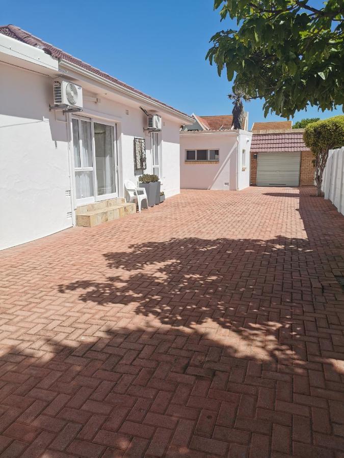 Ballina Ga-El Guesthouse ポート・エリザベス エクステリア 写真
