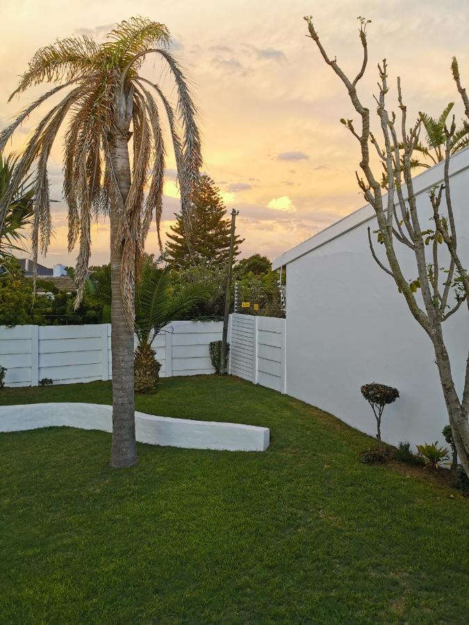 Ballina Ga-El Guesthouse ポート・エリザベス エクステリア 写真