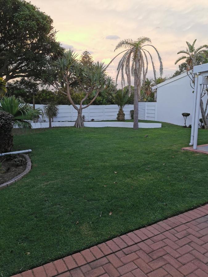 Ballina Ga-El Guesthouse ポート・エリザベス エクステリア 写真